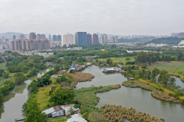 19 Aralık 2021 Yuen Long 'daki Nam Sang Wai' de insansız hava aracı tarafından çekilen güzel doğal manzara.