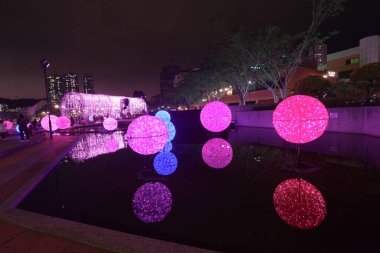 22 Aralık 2021 Sha Tin Festivali Gece Işığı