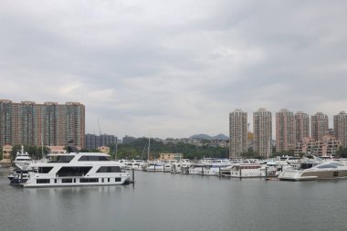 17 Aralık 2021 Hong Kong Gold Coast Konutları tarafından denize demirlenmiş.