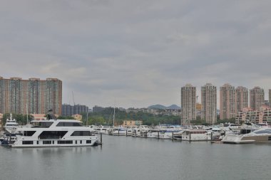 17 Aralık 2021 Hong Kong Gold Coast Konutları tarafından denize demirlenmiş.