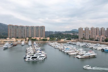 17 Aralık 2021 Hong Kong Gold Coast Konutları tarafından denize demirlenmiş.