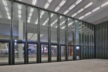 24 Aralık 2021 modern tarz giriş lobisi, M + Sergisi, hk
