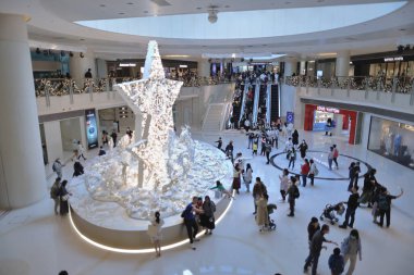 24 Aralık 2021 Elements alışveriş merkezinde Noel süslemesi