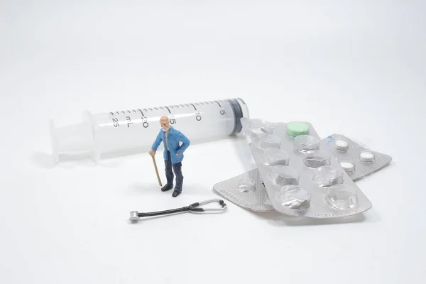 Uomo Anziano Figura Con Pillole Mediche — Foto Stock