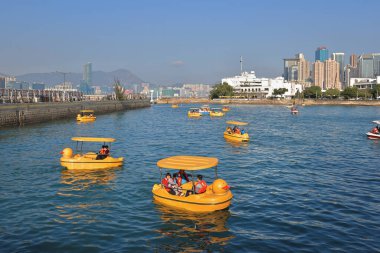 30 Aralık 2021 Kuzey İskelesi 'ndeki pedal botu, Wan Chai, h