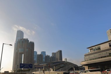 30 Aralık 2021 Hong Kong Batı Kowloon İstasyonu Yeşil Plaza manzarası