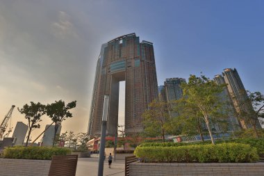 30 Aralık 2021 Batı Kowloon Hong Kong 'da kalabalık bir apartman.