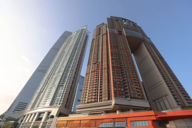30 Aralık 2021 Batı Kowloon Hong Kong 'da kalabalık bir apartman.