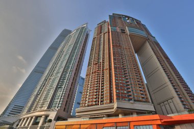 30 Aralık 2021 Batı Kowloon Hong Kong 'da kalabalık bir apartman.