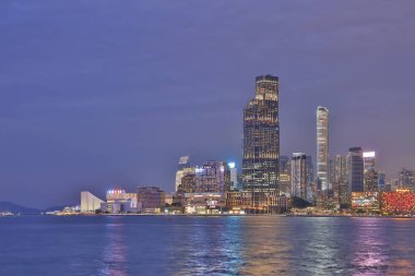 12 Kasım 2021 gecesi Victoria Limanı 'ndan Tsim Sha Tsui