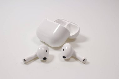 Beyaz arkaplanda Genel Kablosuz Kulaklık