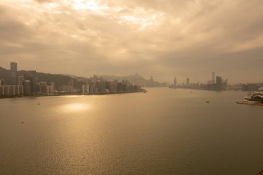 23 Ocak 2022, Victoria Limanı, Sunset Hong Kon.