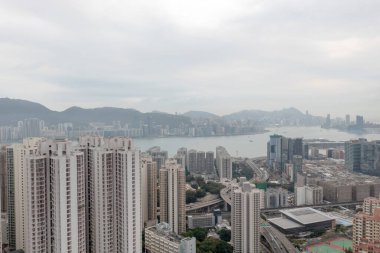 23 Ocak 2022 Kwun Tong Hong Kong şehri manzaralı.
