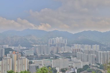 Shatin Hong Kong 'da kalabalık bir apartman.