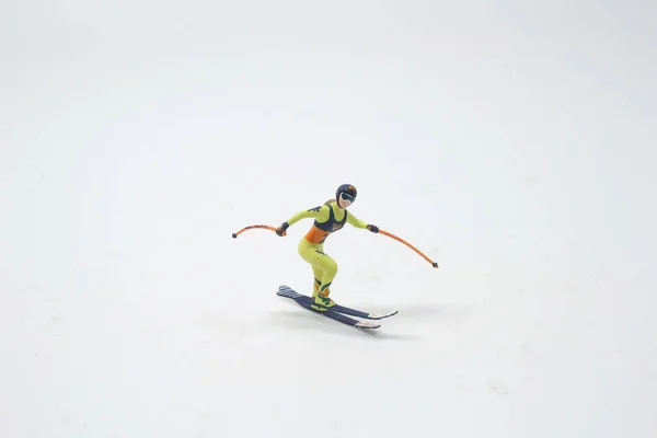 Küçük Boy Kayak Zıplayan Kayakçı Olağanüstü Kış Sporları — Stok fotoğraf