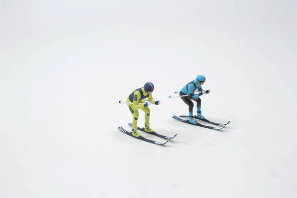 Μίνι Φιγούρα Σκι Πηδάει Σκιέρ Ακραία Χειμερινά Αθλήματα — Φωτογραφία Αρχείου