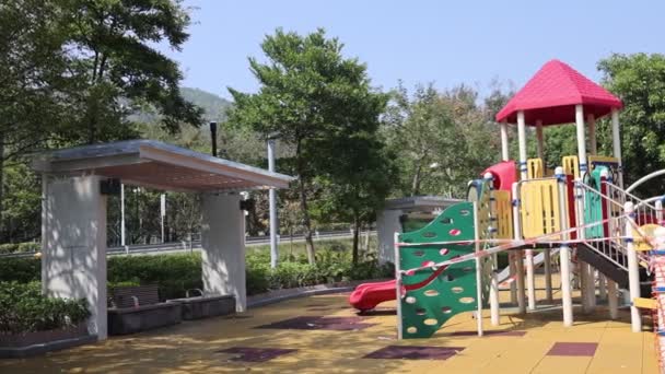 Feb 2022 Leerer Kinderspielplatz Für Freizeit Und Freizeitaktivitäten Mit Spielzeug — Stockvideo