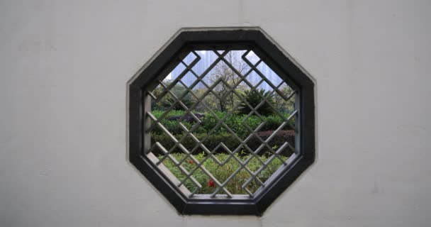 公園の中国風の窓八角形の窓 — ストック動画