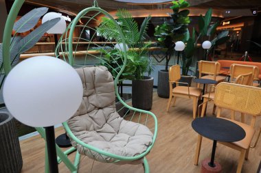 20 Nisan 2021 Yeşil rahat koltuk dinlenme odasında 