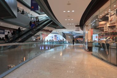 20 Nisan 2021 'de Citygate Outlets, Tung Chung' da lüks marka mağazaları var.