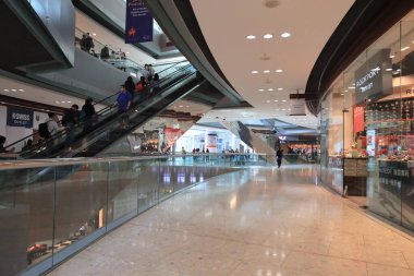 20 Nisan 2021 'de Citygate Outlets, Tung Chung' da lüks marka mağazaları var.