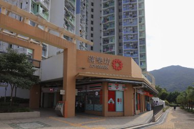 20 Nisan 2021 Lantau Adası 'ndaki Ying Tung Malikanesi' nde bir alışveriş merkezi.