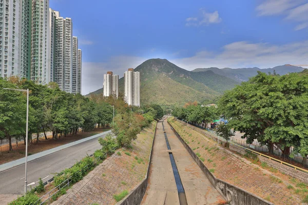 20 Nisan 2021 Yu Tung Yolu sokak manzarası, Tung Chung, Hong Kong