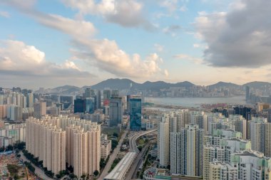 12 Mart 2022 Kowloon Körfezi Havadan Hong Kong manzarası