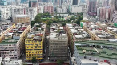 12 Mart 2022, 13 Sokak 'taki Tong Lau grubu, Ma Tau Kok Yolu.