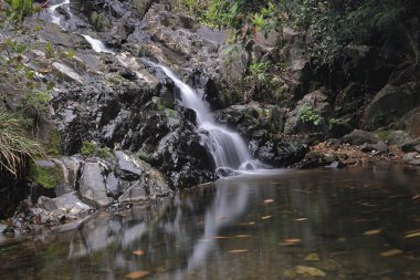 Lohas Park 'taki Siu Chik Sha şelalesi.
