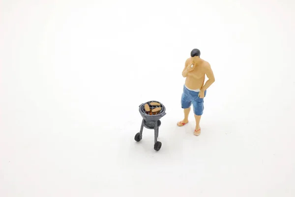 Mini Figurine Gros Garçon Avec Barbecue — Photo