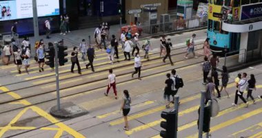 13 Ağustos 2021, Hong Kong 'da çok yoğun bir kavşaktan geçiyor.