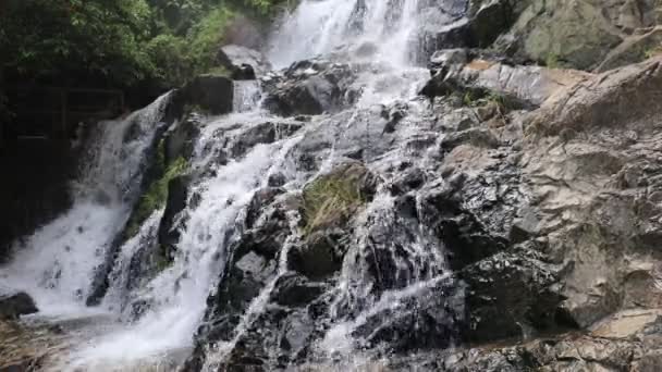 Wasserdurchfluss Hauptfall Des Silberminenwasserfalls Auf Der Lantau — Stockvideo