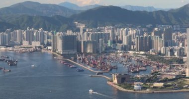 4 Eylül 2021 Hong Kong 'daki New Yau Ma Tei Tayfun sığınağı boyunca manzara