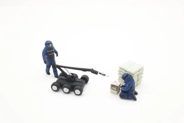 Mini Figura Policial Swat Officer Usando Uma Bomba Braço Mecânico — Fotografia de Stock