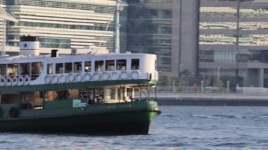13 Kasım 2021, Hong Kong Star Feribotu Victoria Limanı 'ndan geçiyor.
