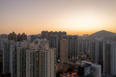 Hang Hau yerleşim alanının 4 Nisan 2022 Gece Görüşü, hk