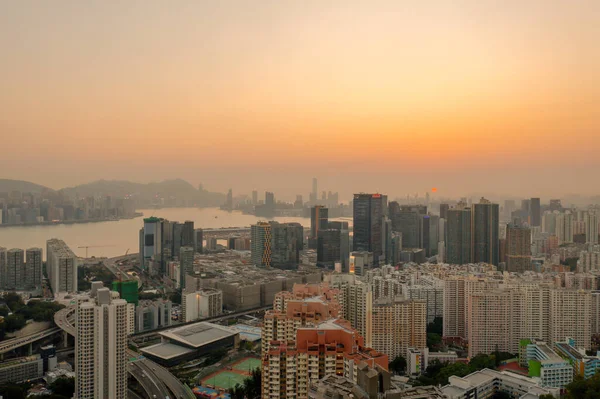 5 Nisan 2022 Kwun Tong bölgesi hava manzaralı, Hong Kong