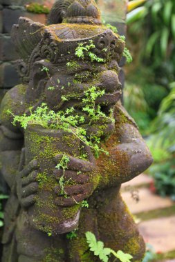 Çiçek fuarındaki Tayland tarzı bahçeler.