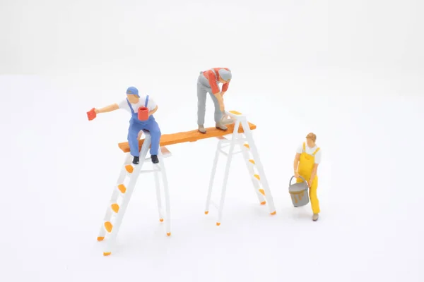 Der Mini Des Figurenmalers Mannsbild Mit Farbeimer Und Eimer — Stockfoto