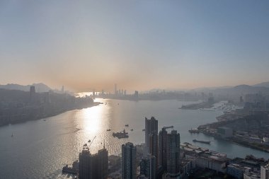 9 Nisan 2022 Akşam saatlerinde Victoria Limanı, Devil Peak manzarası