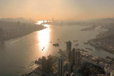 9 Nisan 2022 Akşam saatlerinde Victoria Limanı, Devil Peak manzarası