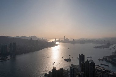 9 Nisan 2022 Akşam saatlerinde Victoria Limanı, Devil Peak manzarası