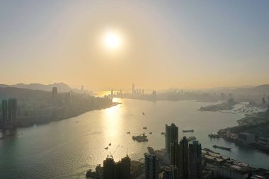 9 Nisan 2022 Akşam saatlerinde Victoria Limanı, Devil Peak manzarası