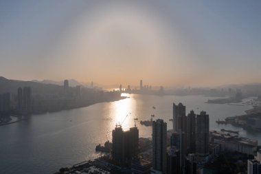 9 Nisan 2022 Akşam saatlerinde Victoria Limanı, Devil Peak manzarası