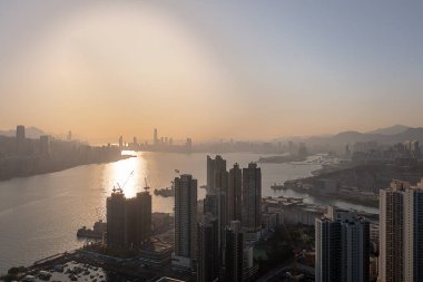 9 Nisan 2022 Akşam saatlerinde Victoria Limanı, Devil Peak manzarası