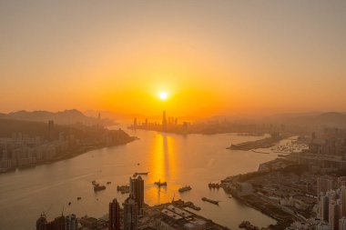 9 Nisan 2022 Akşam saatlerinde Victoria Limanı, Devil Peak manzarası