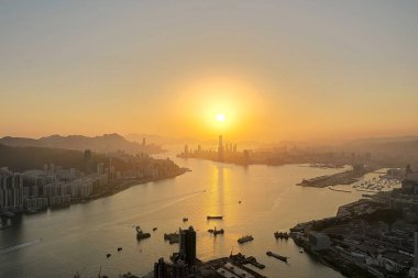 9 Nisan 2022 Akşam saatlerinde Victoria Limanı, Devil Peak manzarası