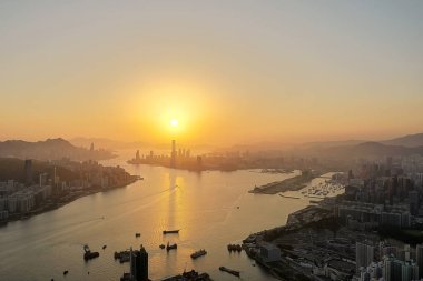 9 Nisan 2022 Akşam saatlerinde Victoria Limanı, Devil Peak manzarası