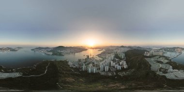 9 Nisan 2022 Akşam saatlerinde Victoria Limanı, Devil Peak manzarası